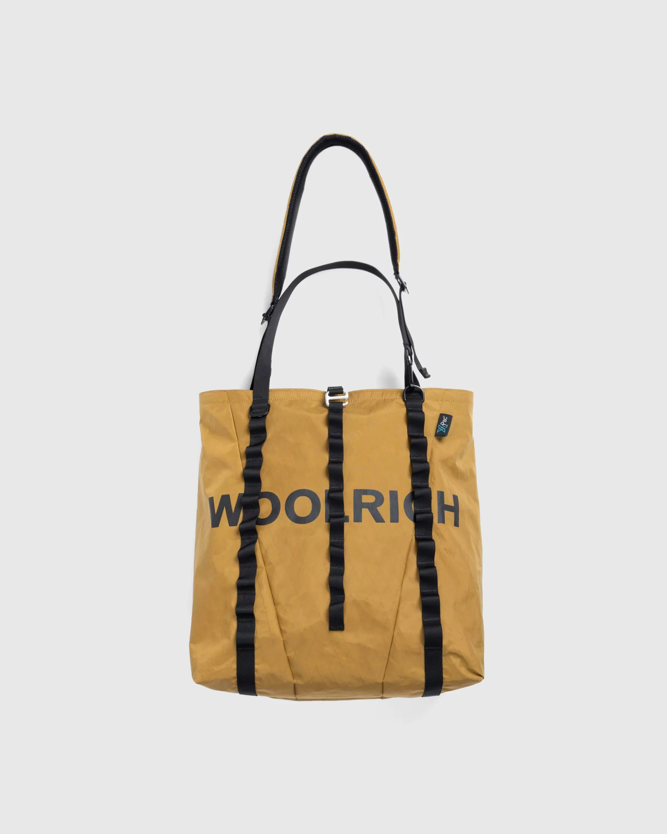 Store Woolrich Black Label Oversized Tech Tote camel