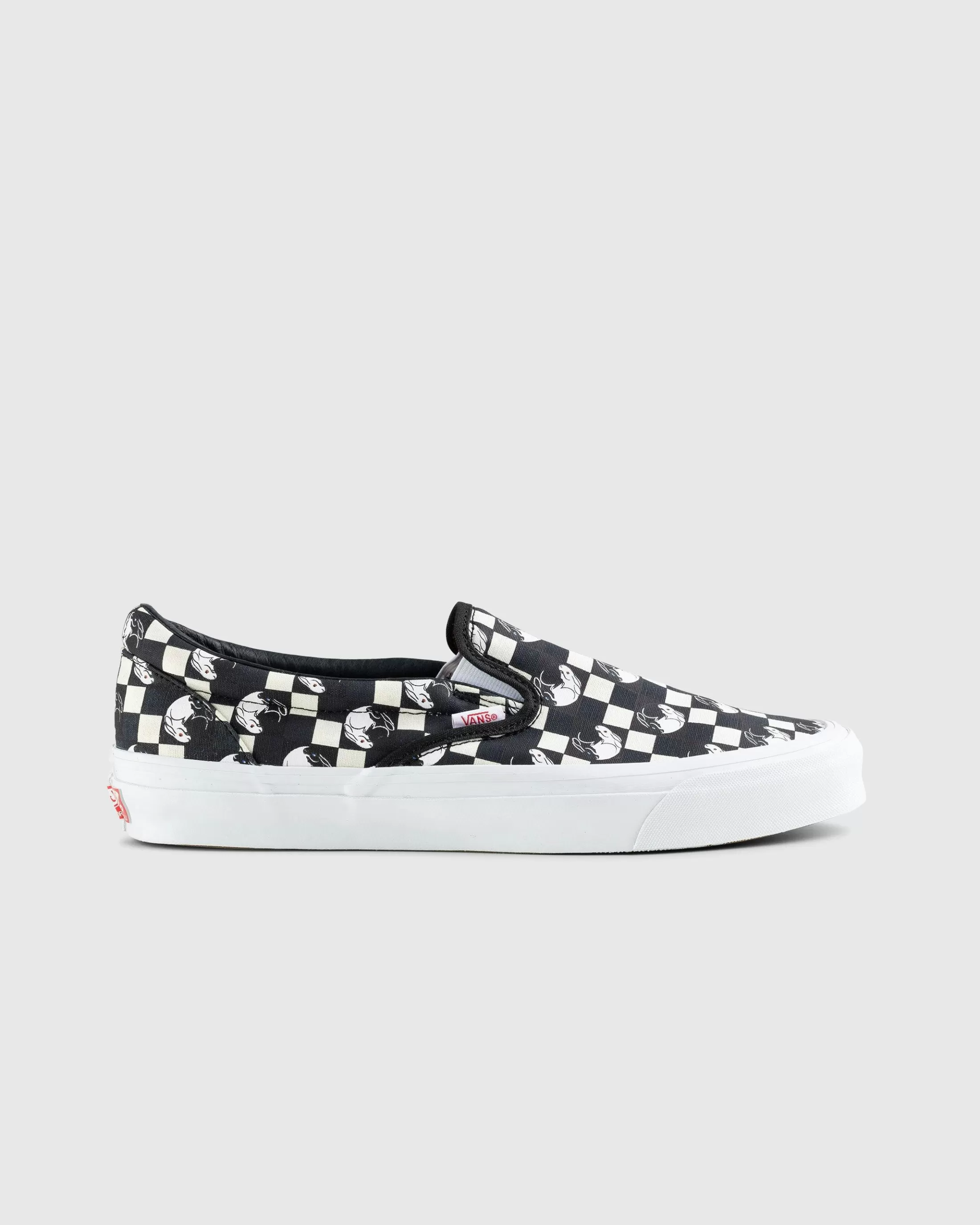 Shop Vans UA OG Classic Slip-O YEAR M yearoftherabbitblack/multi